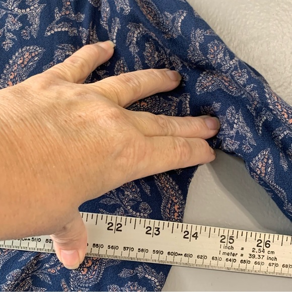 American Eagle Outfitters blue faux wrap blouse w paisley floral print. Size‎ L - Picture 7 of 11